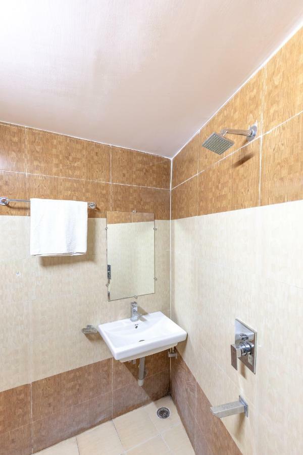 Oyo 45301 Hotel Om Palace Sāgar Εξωτερικό φωτογραφία